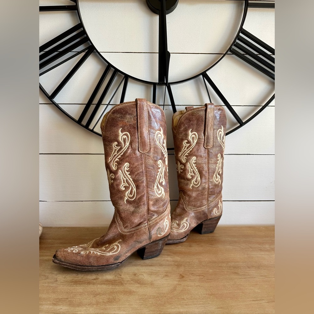 Corral boots, size 8. Good condition